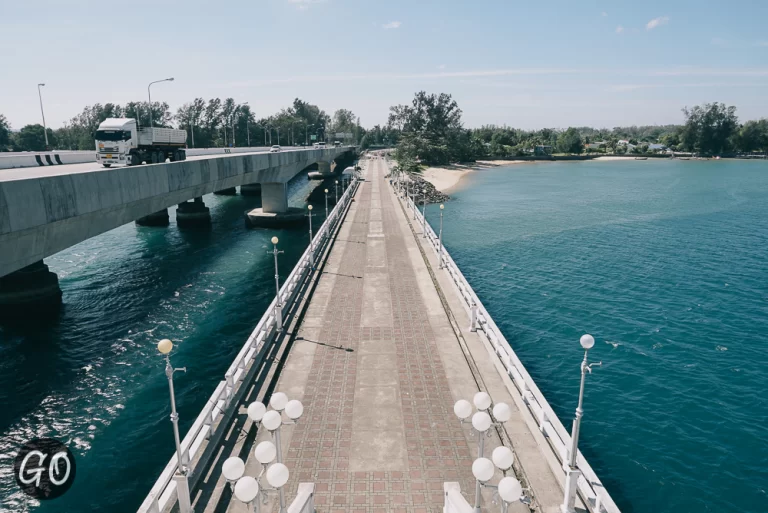 Review image of สะพานสารสิน 