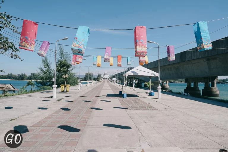 Review image of สะพานสารสิน 